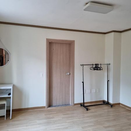 Orasung Motel Чеджу Екстериор снимка