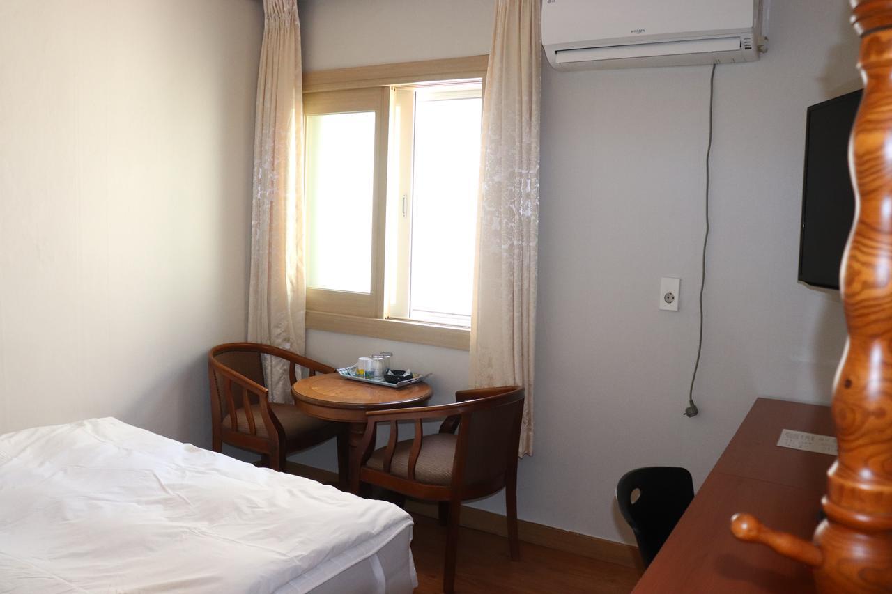 Orasung Motel Чеджу Екстериор снимка